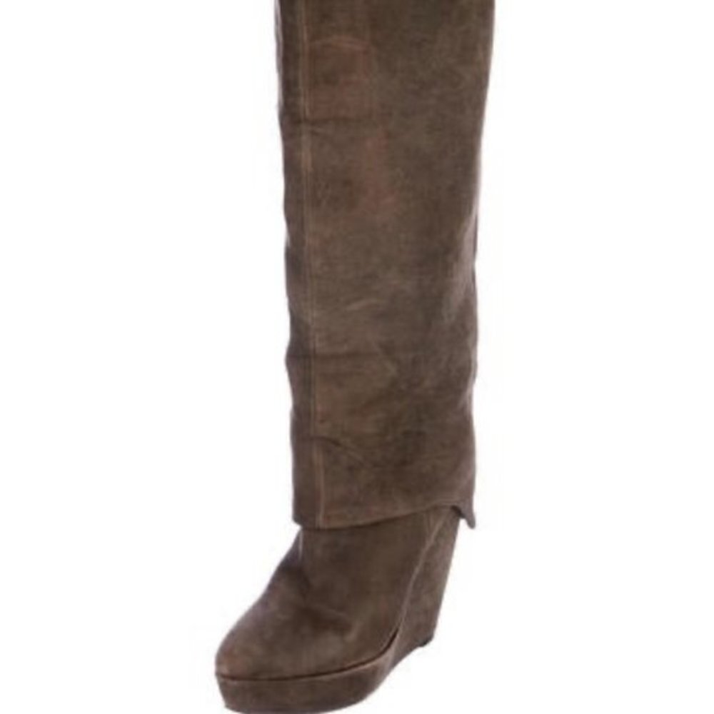 ELIZABETH & JAMES E-SCUFF Wedge Boot